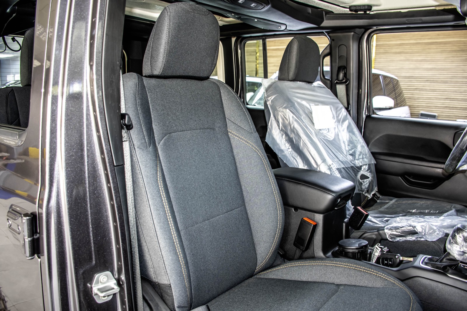 Jeep Wrangler Unlimited Sport 2024 GCC specs - Rough Country Lift - Image 10