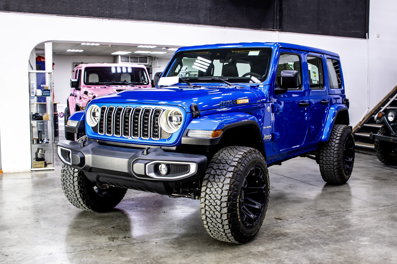 Jeep Wrangler Unlimited Sahara 2024 - Jeepers Edition Stage 2 - Image 3