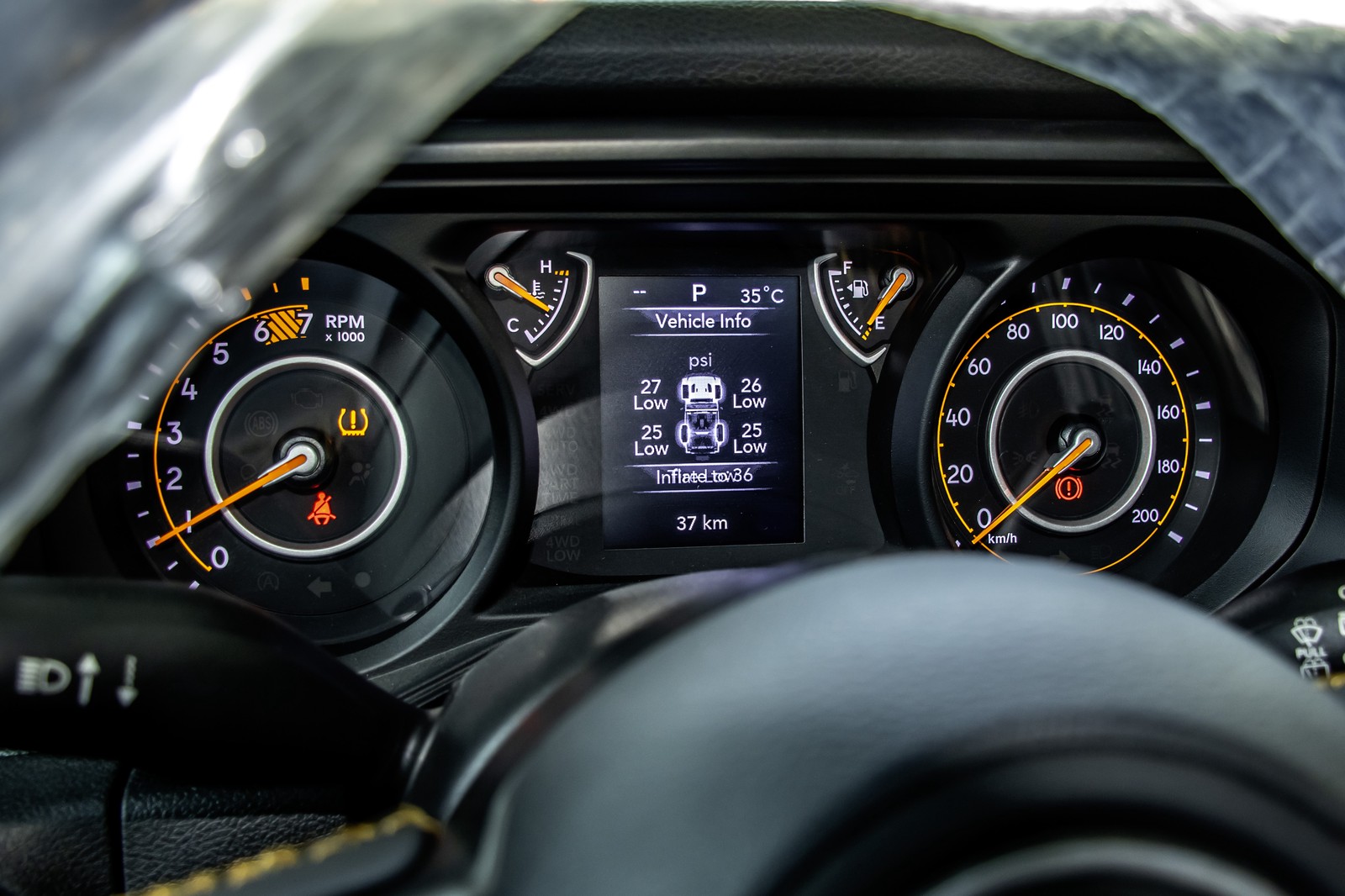 Jeep Wrangler Unlimited Sport 2024 GCC specs - Rough Country Lift - Image 13