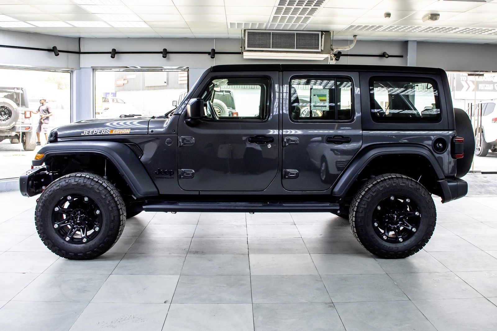 Jeep Wrangler Unlimited Sport 2024 GCC specs - Rough Country Lift - Image 5